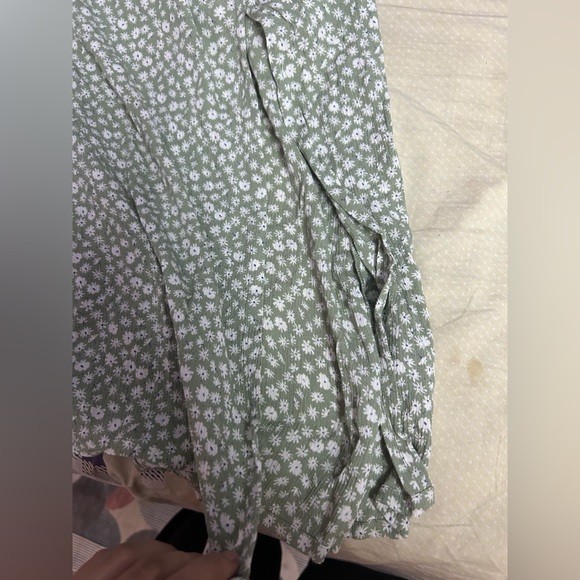 Beautiful dress with slit - Picture 3 of 8